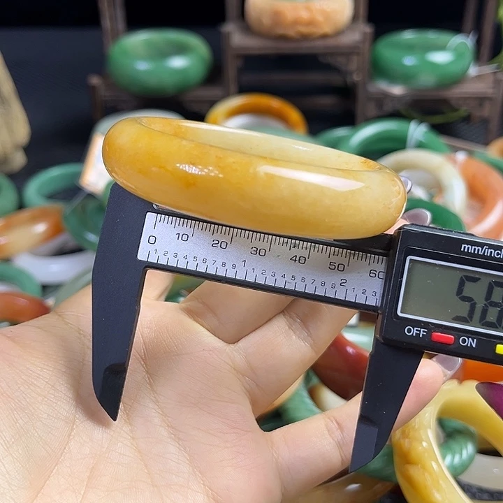 未镶嵌手镯石英质玉