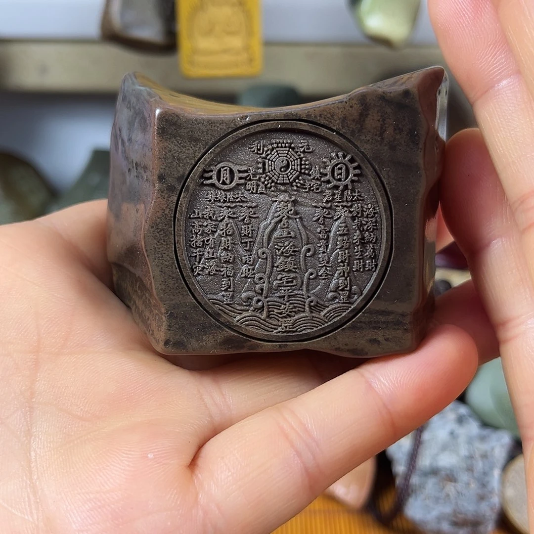 新疆戈壁事原石雕刻