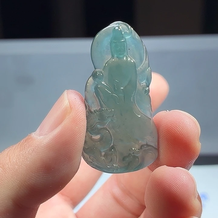 翡翠未镶嵌颈饰观音