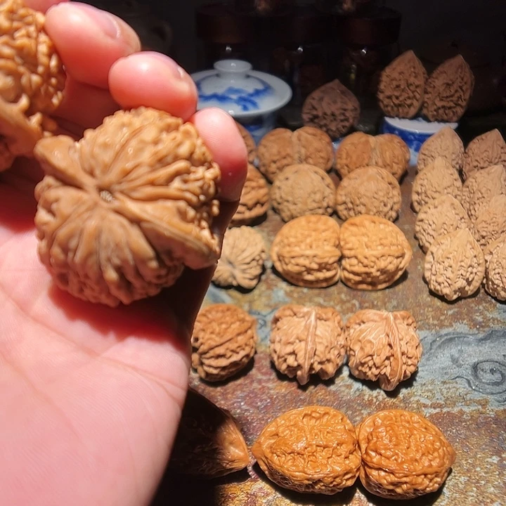 A***z文玩核桃吊坠全品山一代莲花虎头
