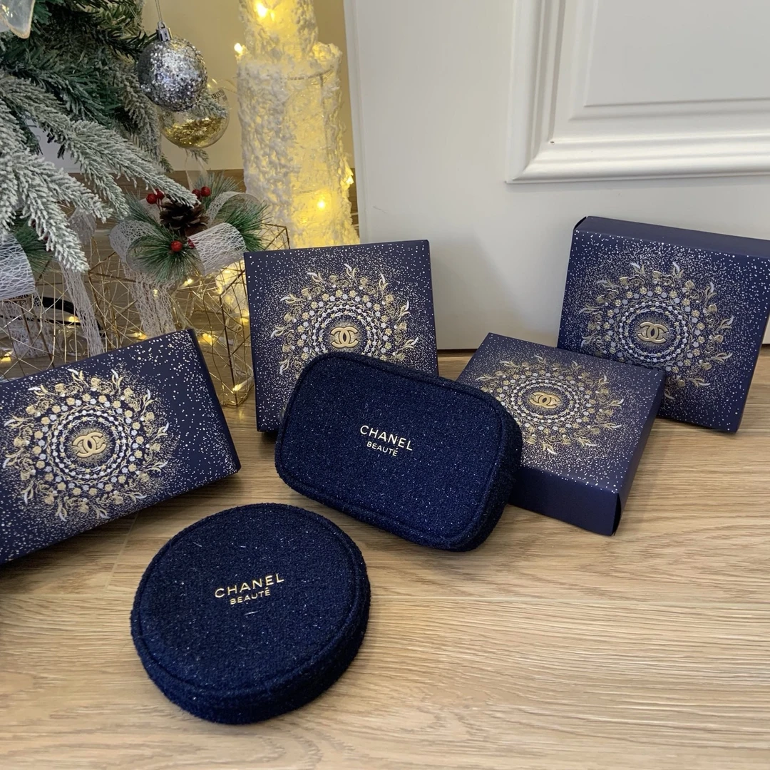 香奈儿【K316】圣诞限定藏蓝色圆饼方形手拿包化妆包礼盒收纳包