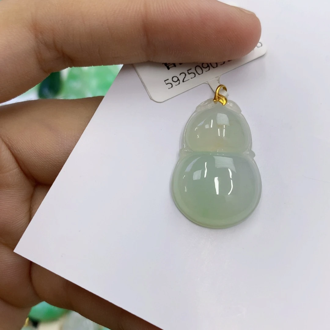 翡翠18K金镶嵌颈饰翡翠