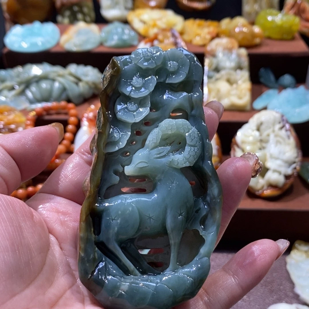 蛇纹石玉颈饰未镶嵌