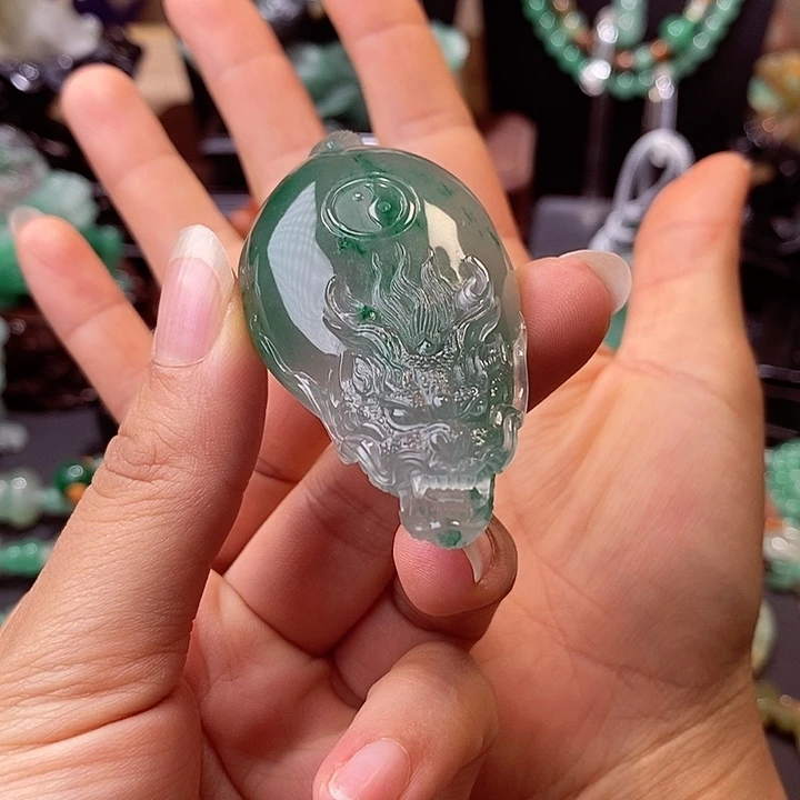 不***朵未镶嵌龙龟石英质玉（非洲翠）