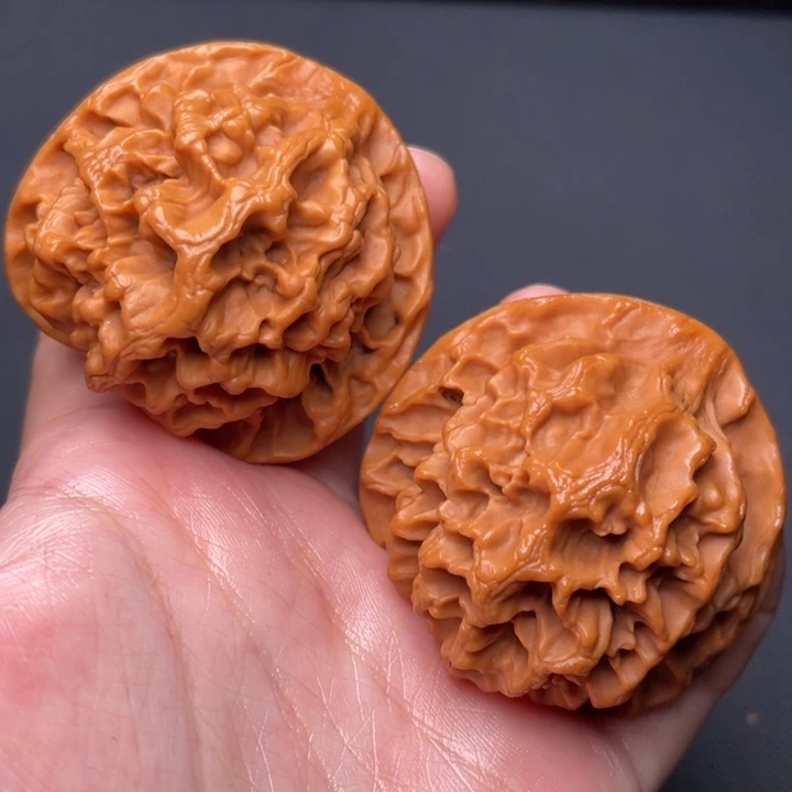 文玩核桃把件秦岭野生文玩核桃