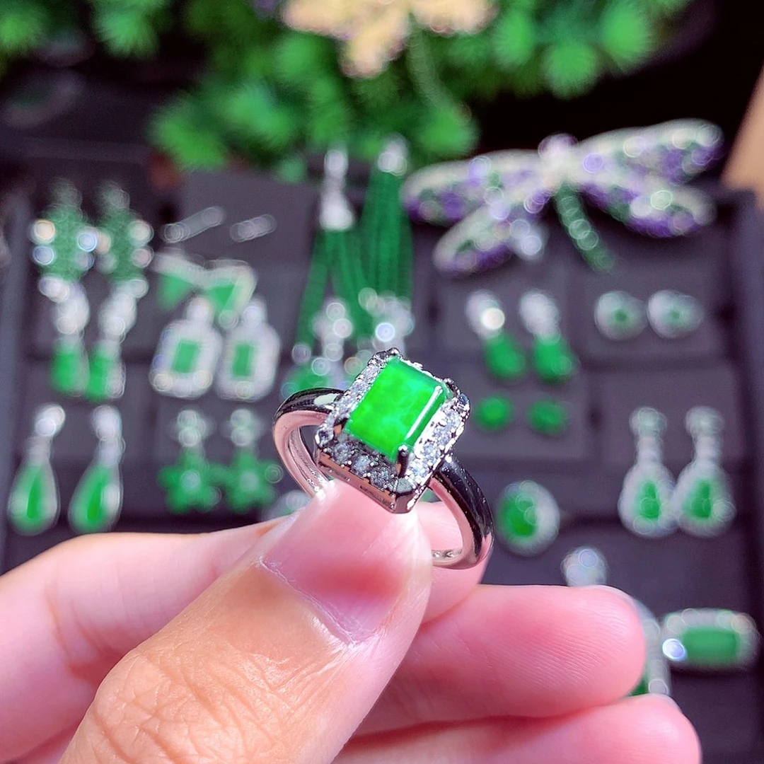 颈饰未镶嵌翡翠歌****）