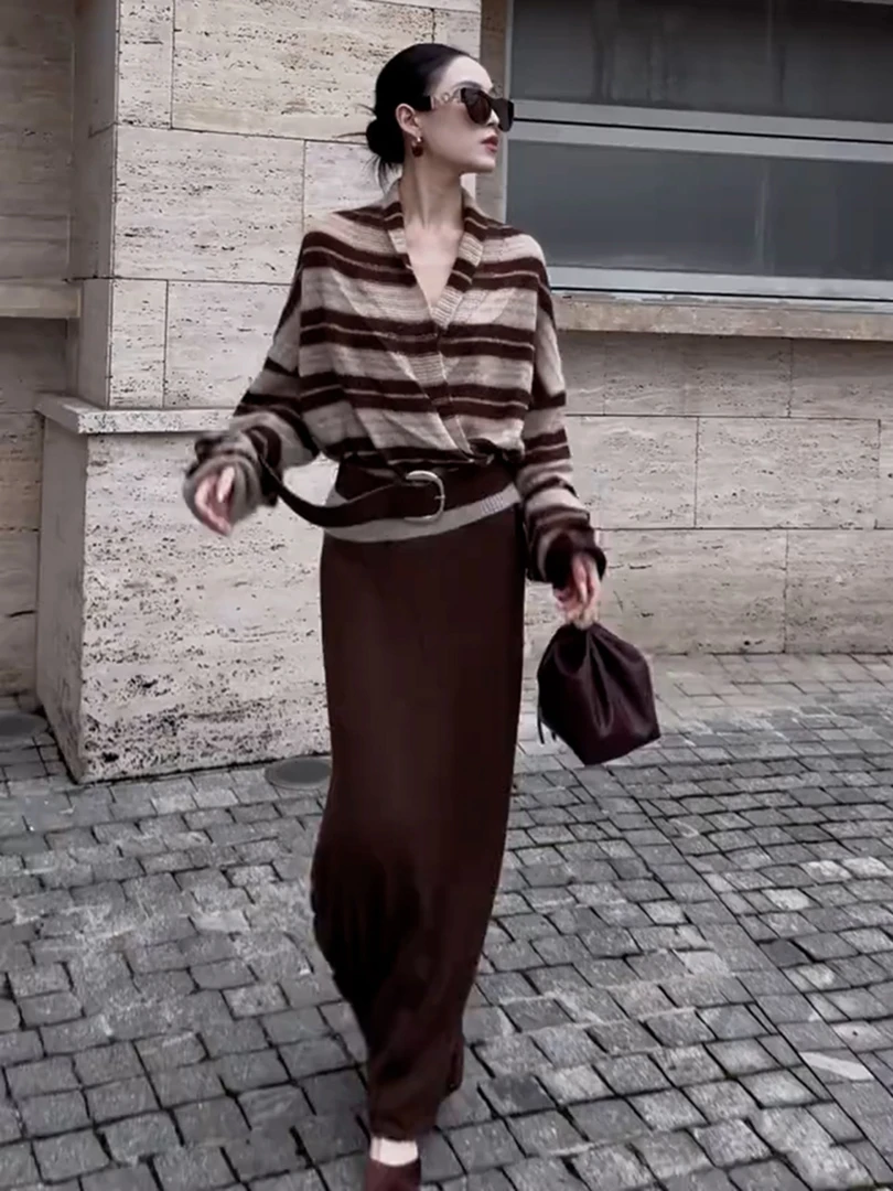 早秋法式慵懒松弛感穿搭巨好看大方得体绝美休闲百搭条纹针织上衣
