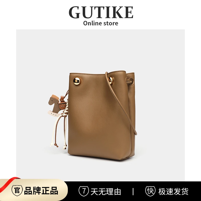 正品软皮小众高级感抽绳水桶包女包2025新款休闲百搭斜挎手机包潮