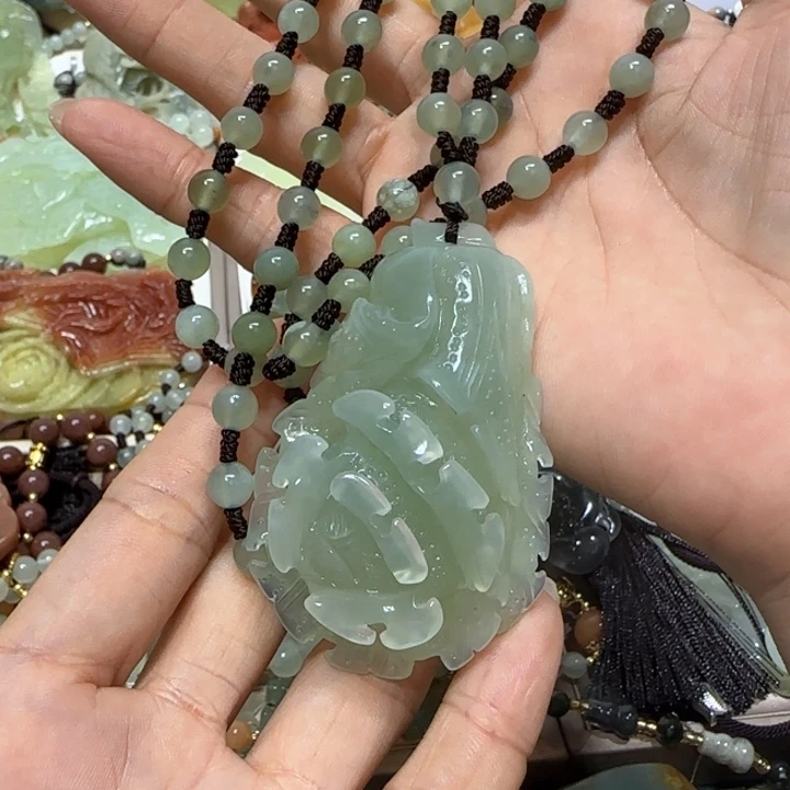 蛇纹石玉未镶嵌吊坠