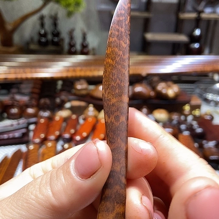 南美蛇纹木裁纸刀一把