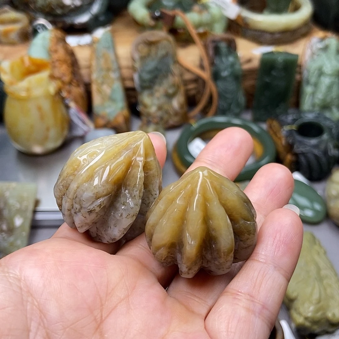 岫岩老玉（透闪石质玉）未镶嵌珠宝奇石