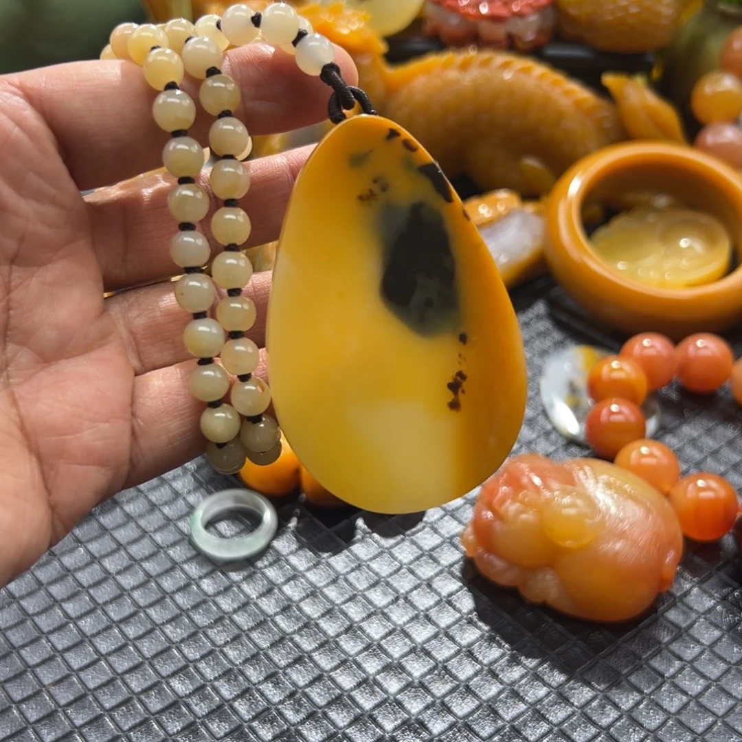 石英质玉未镶嵌颈饰