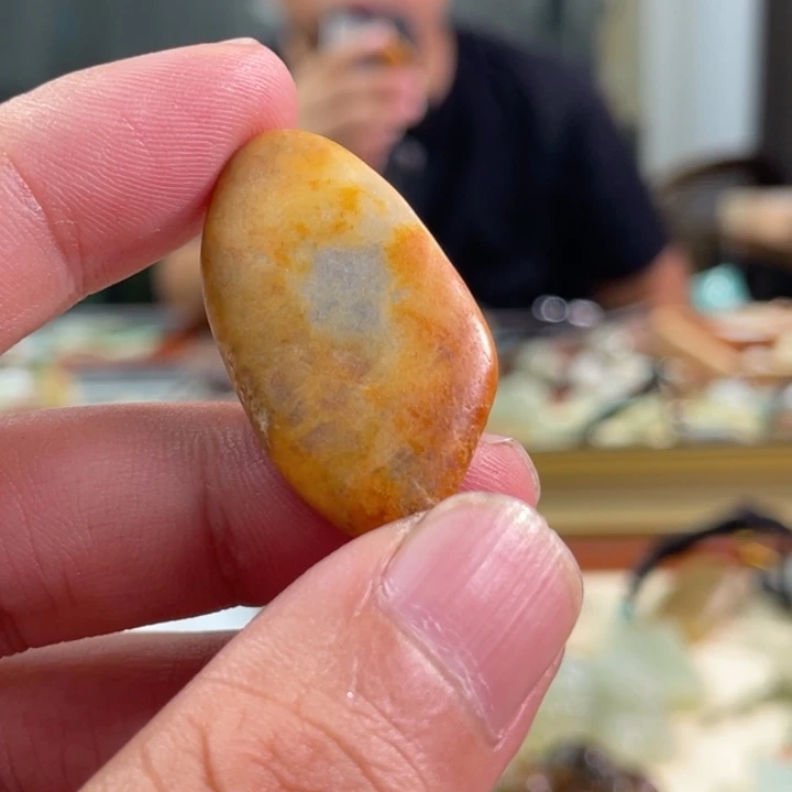 颈饰未镶嵌和田玉（糖玉）