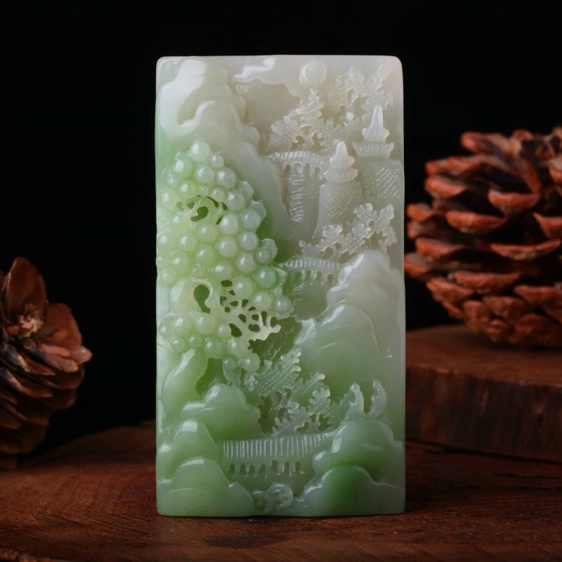 【泓贝珠宝-N848】和田玉老料翠青俏色山水牌吊坠