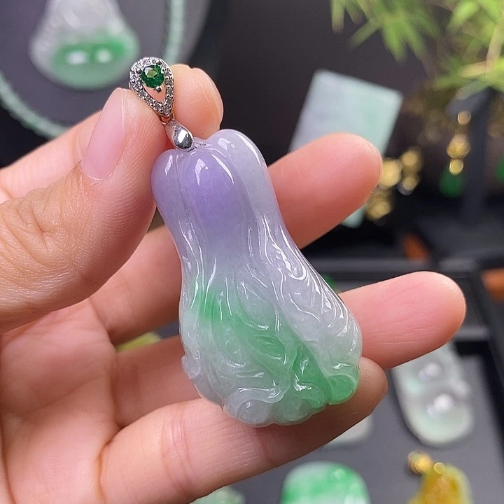 翡翠未镶嵌吊坠(赠链)