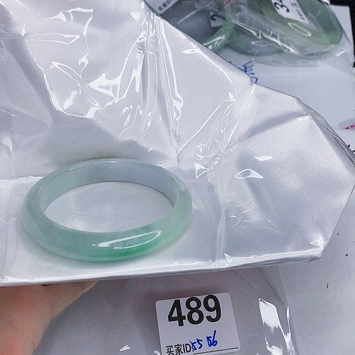 翡翠未镶嵌手镯一图一物实物为准（微瑕处理）