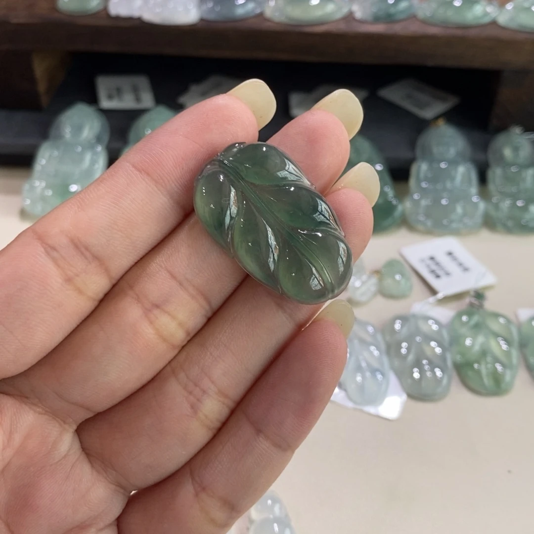 颈饰未镶嵌翡翠叶子