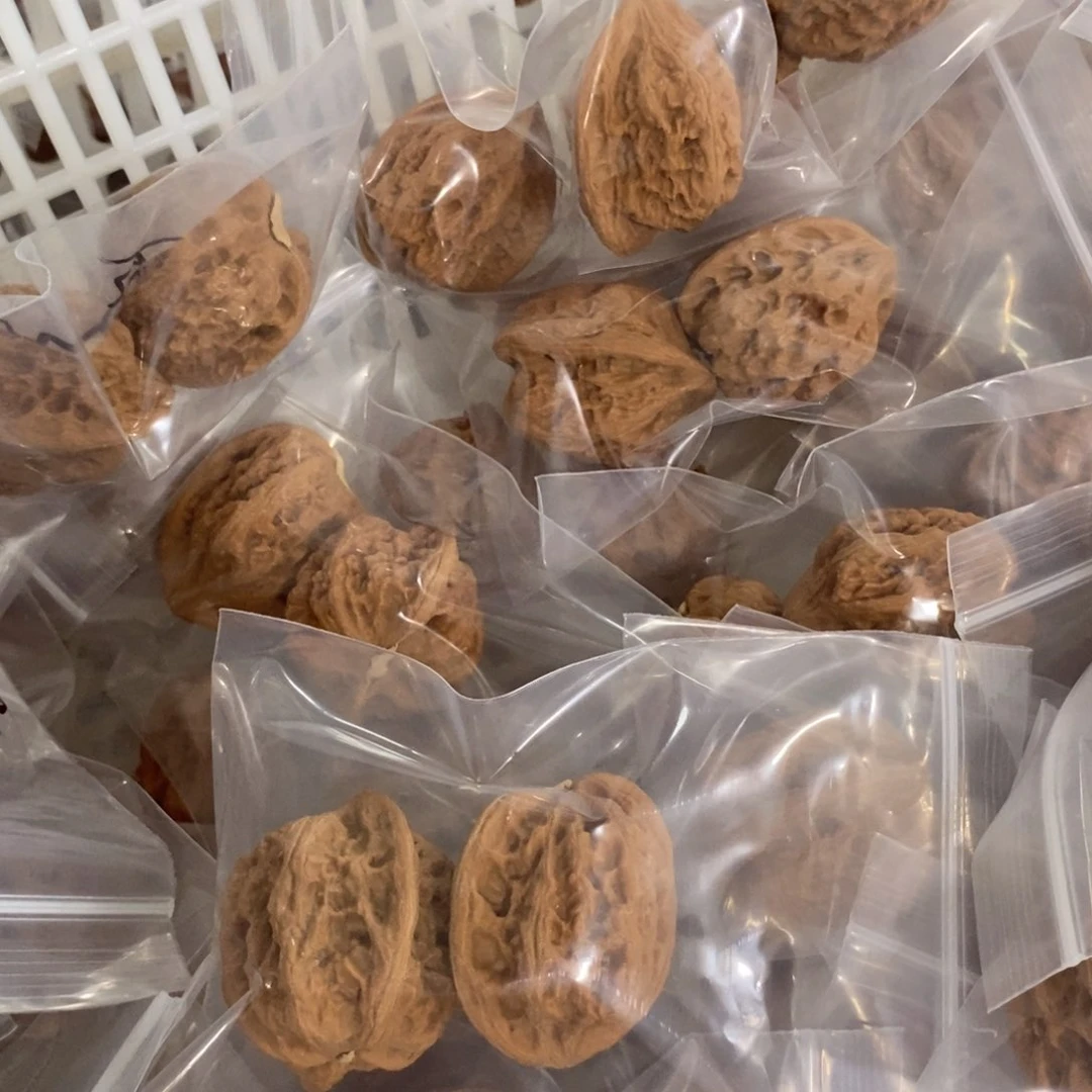 文玩核桃吊坠磐石