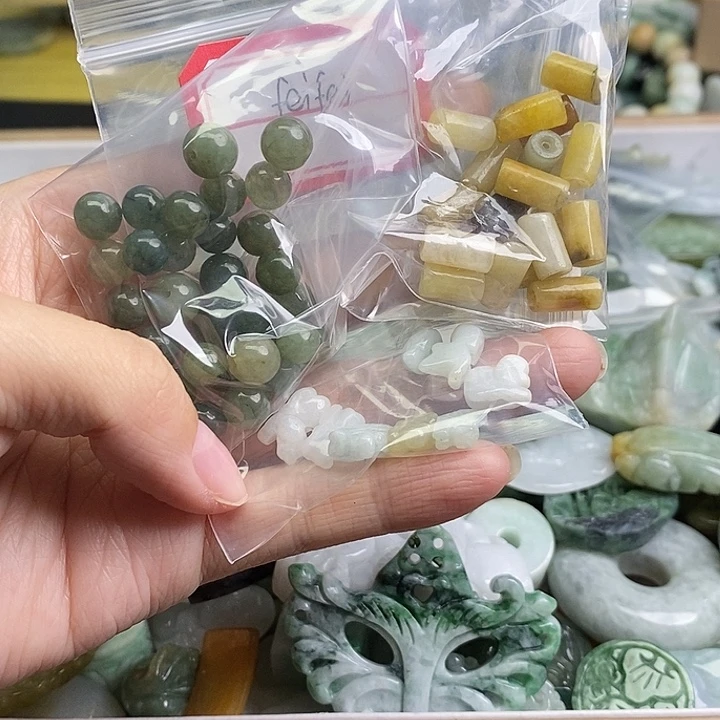 f***i翡翠未镶嵌颈饰天然翡翠