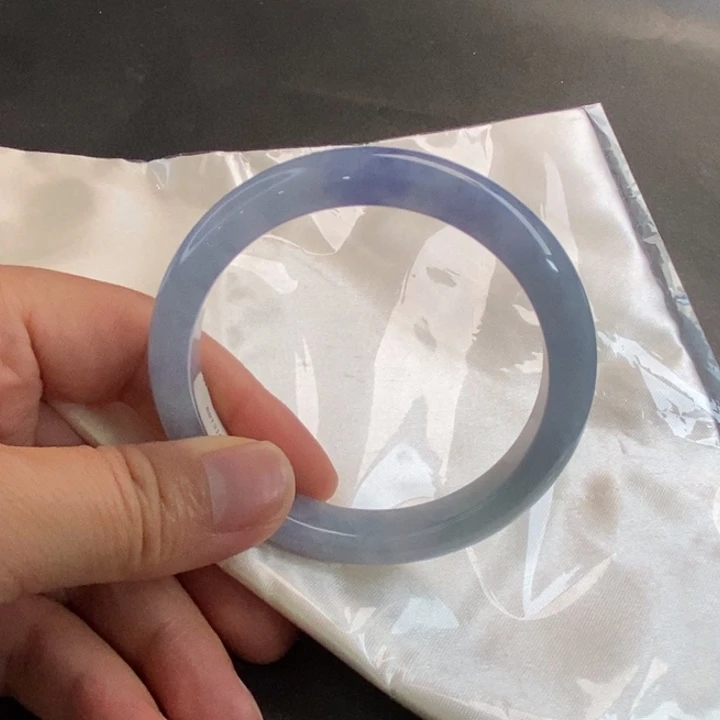 翡翠手镯未镶嵌55圈