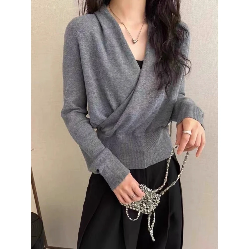 高级感气质修身收腰长袖上衣女韩系早秋穿搭氛围感纯色v领针织衫