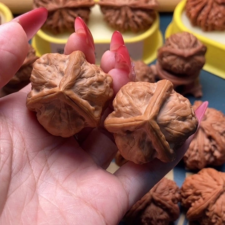 把件文玩核桃古蝉三棱正奔 40