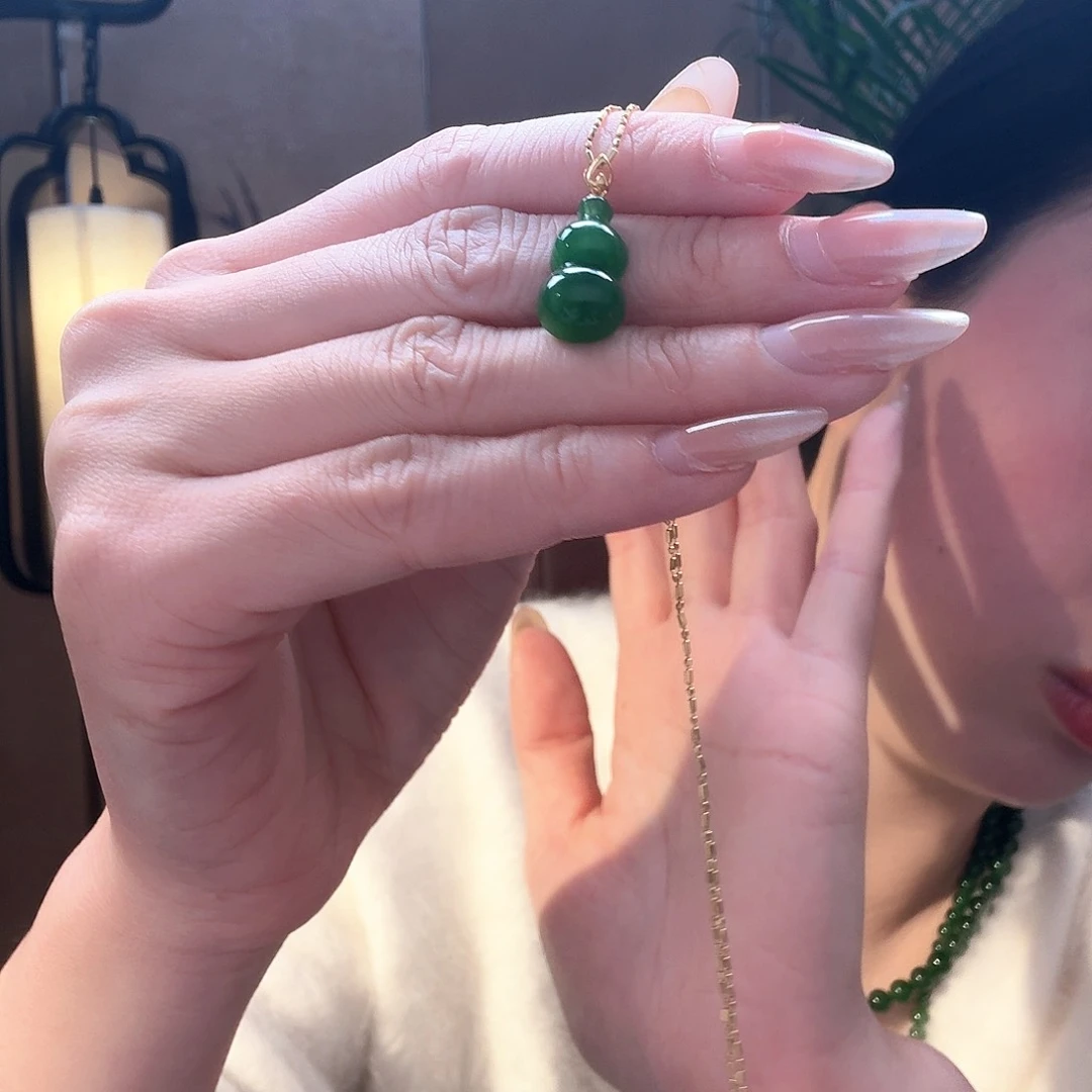 和田玉吊坠(不含链)18K金镶嵌