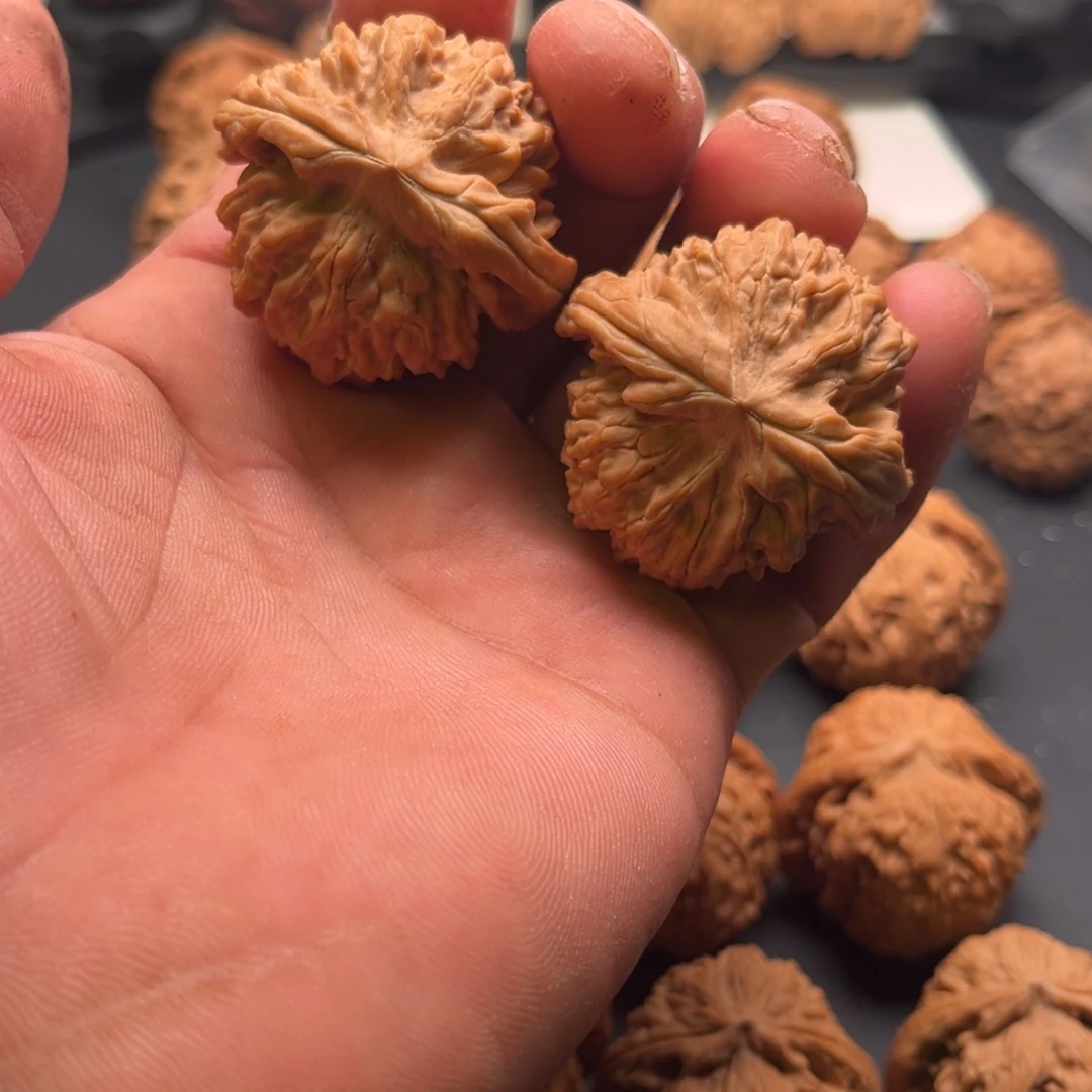 文玩核桃吊坠皇冠