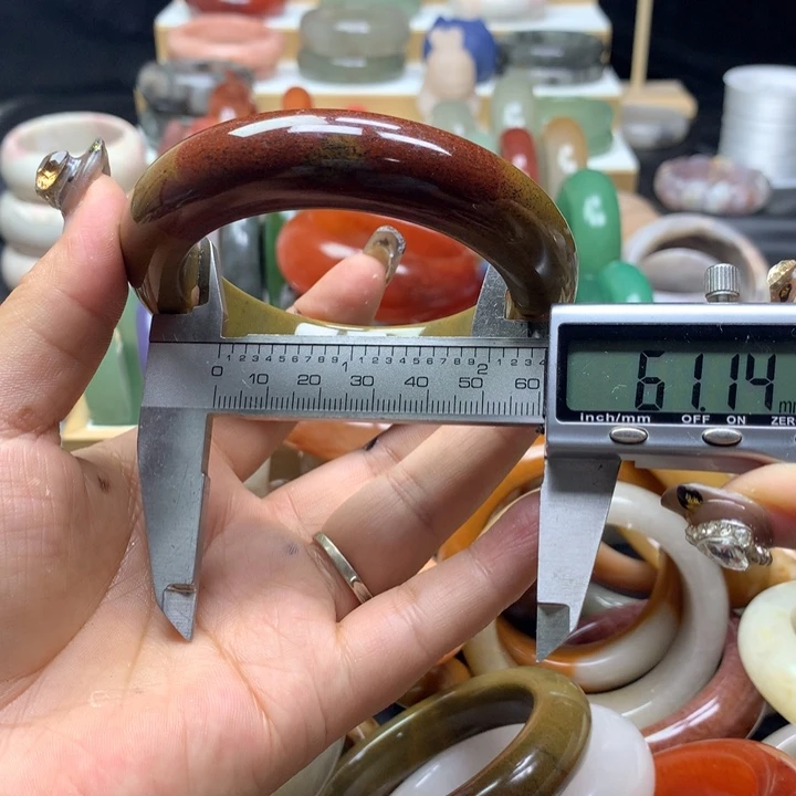 未镶嵌手镯石英质玉