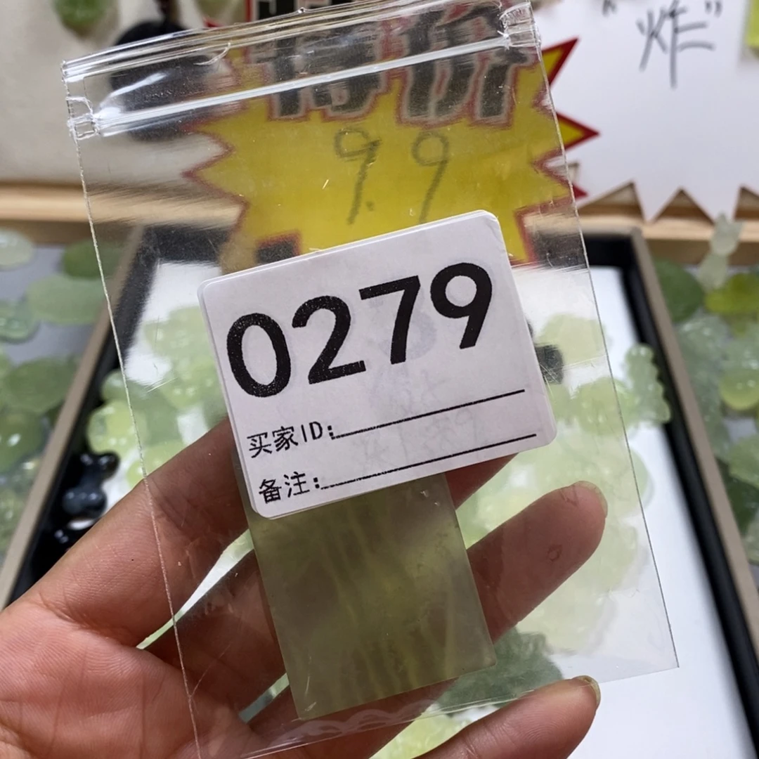 支***g岫玉未镶嵌颈饰不退不换