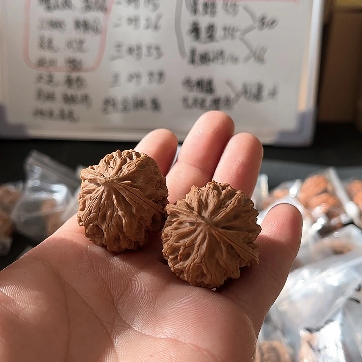 文玩核桃把件妖***跑苹果园