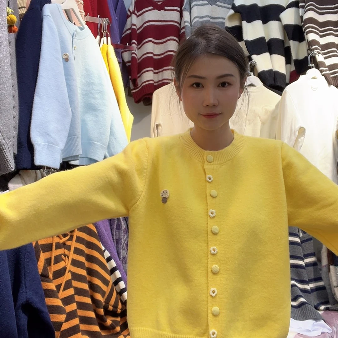 开衫小花黄色毛衣