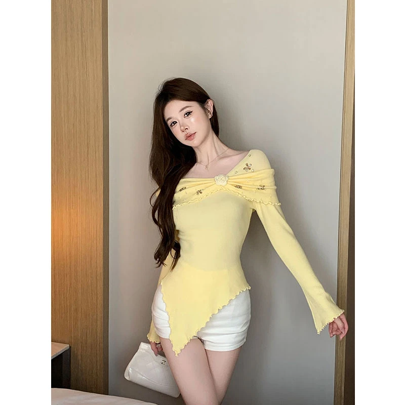 2025秋季新款设计重工镶钻花朵气质长袖修身毛衣上衣百搭短裤套装