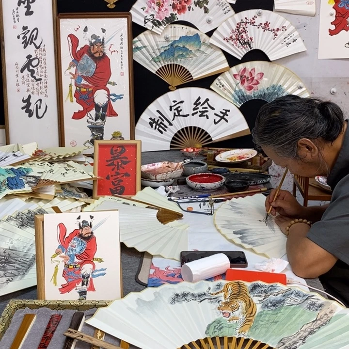 千***寻书法扇面，黑青葡萄张嘴