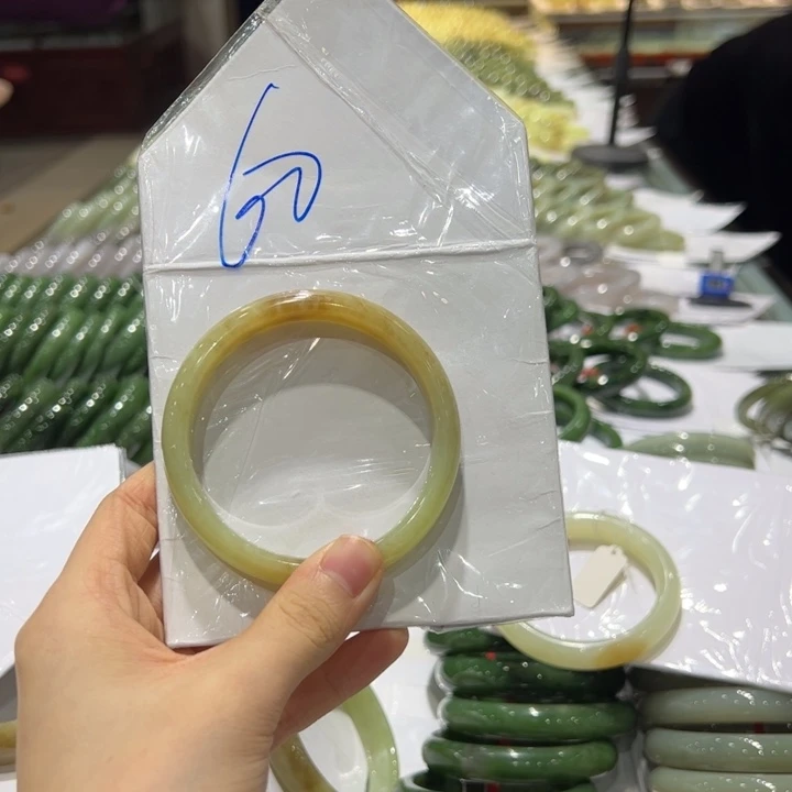 *****和田玉未镶嵌手镯