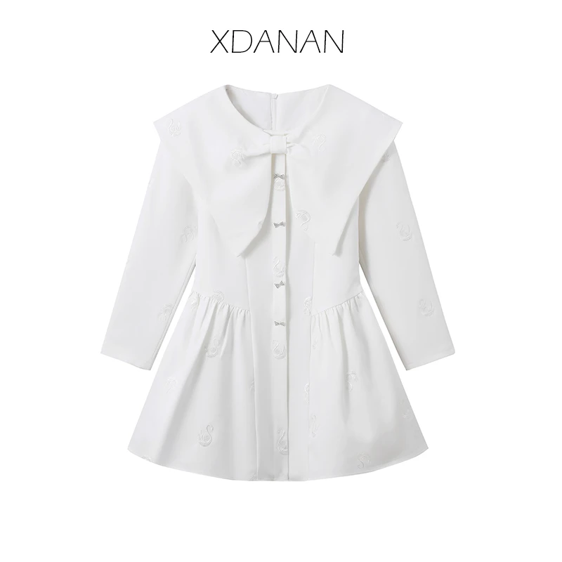 【XDANAN】原创设计春装翻领刺绣单排扣长袖收腰白色连衣裙
