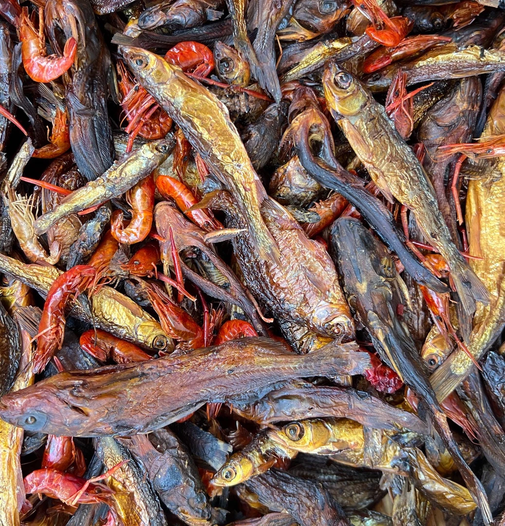 混合杂鱼干（溪水鱼）新鲜江鱼去内脏烟熏烘烤干