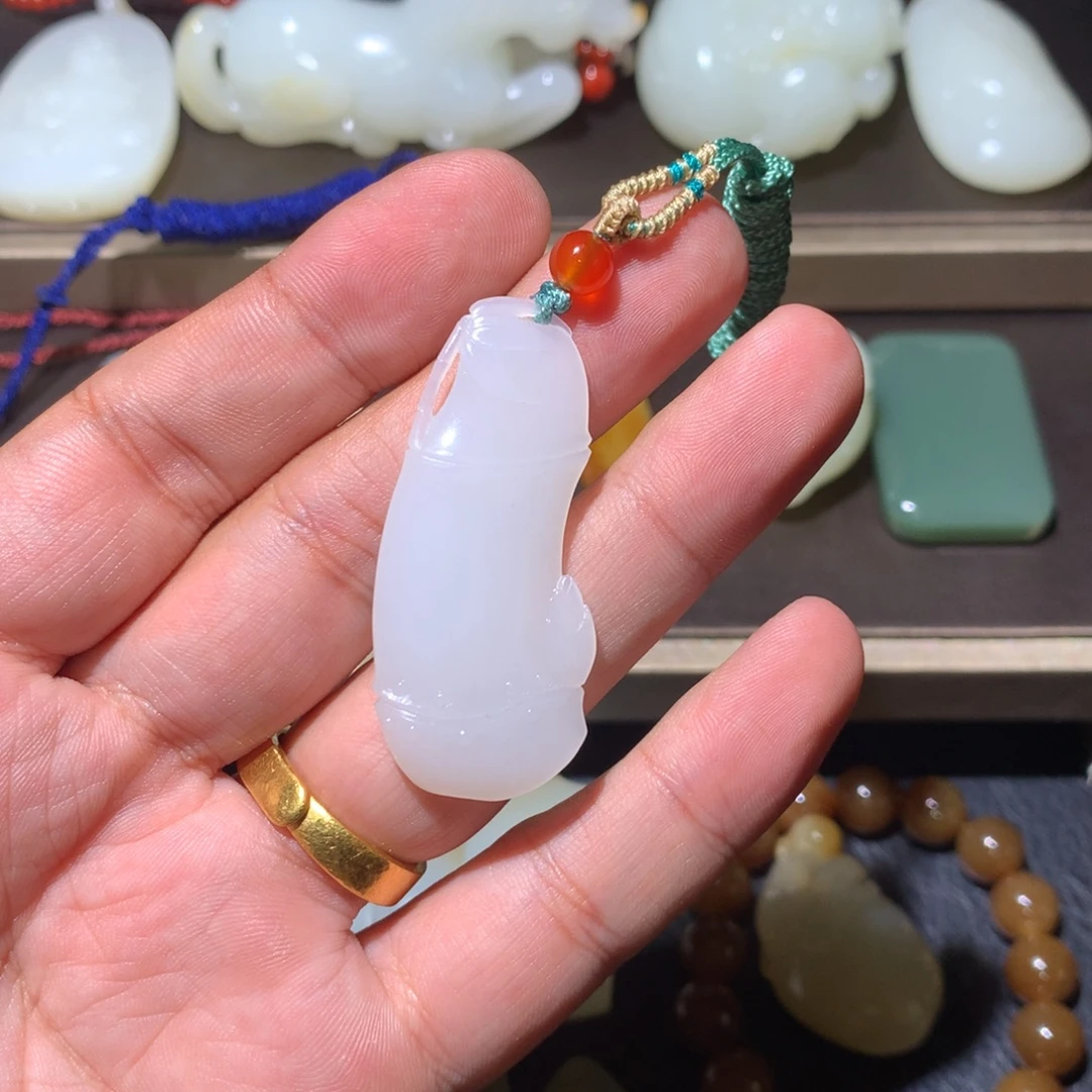 建***鹏和田玉未镶嵌颈饰