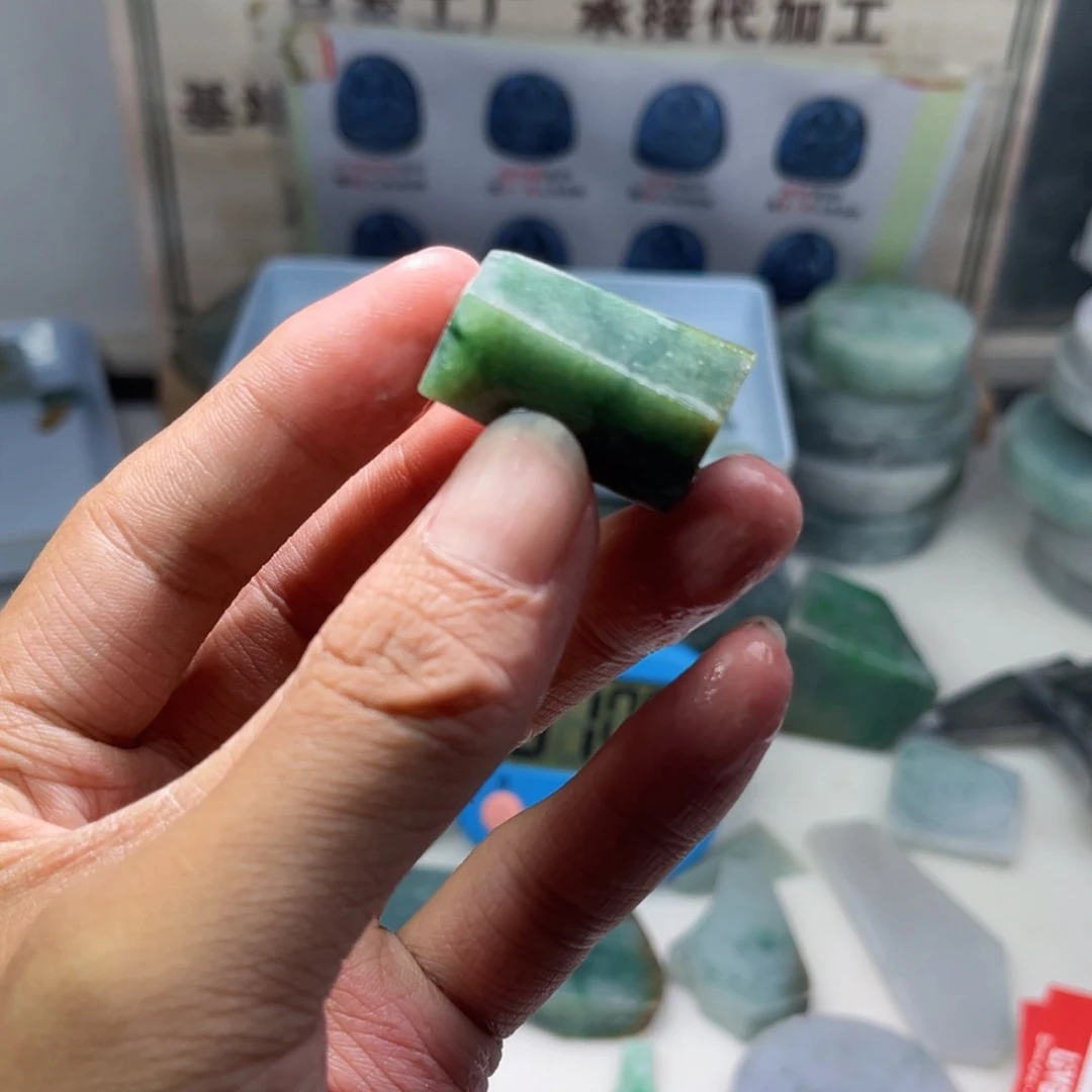 翡翠未镶嵌颈饰r***6翡翠