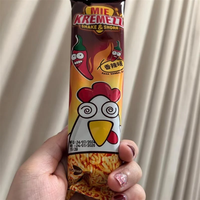 MieKremezz印尼小鸡面进口碎碎面网红休闲童年膨化零食干脆面盒装