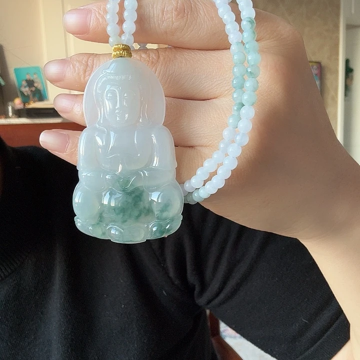 翡翠未镶嵌颈饰观音