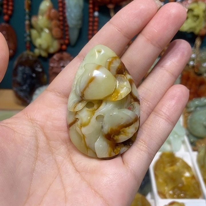 蛇纹石玉未镶嵌颈饰