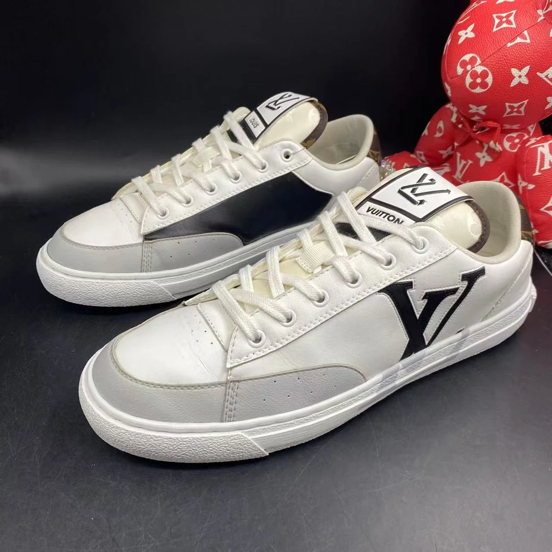 95新 LouisVuitton/路易威登 白灰错位休闲时尚板鞋42欧码kke416