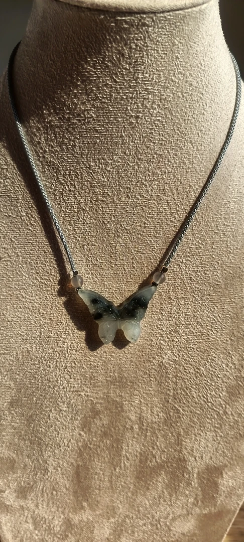 天然岫玉吊坠蝴蝶国风水墨