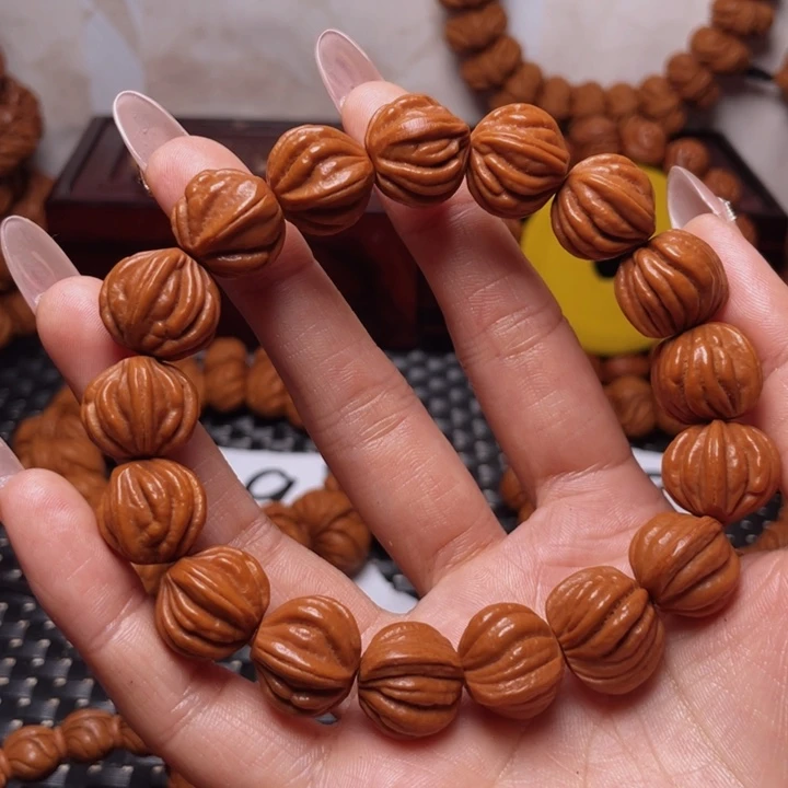 四***斋桃核吊坠龙纹桃核