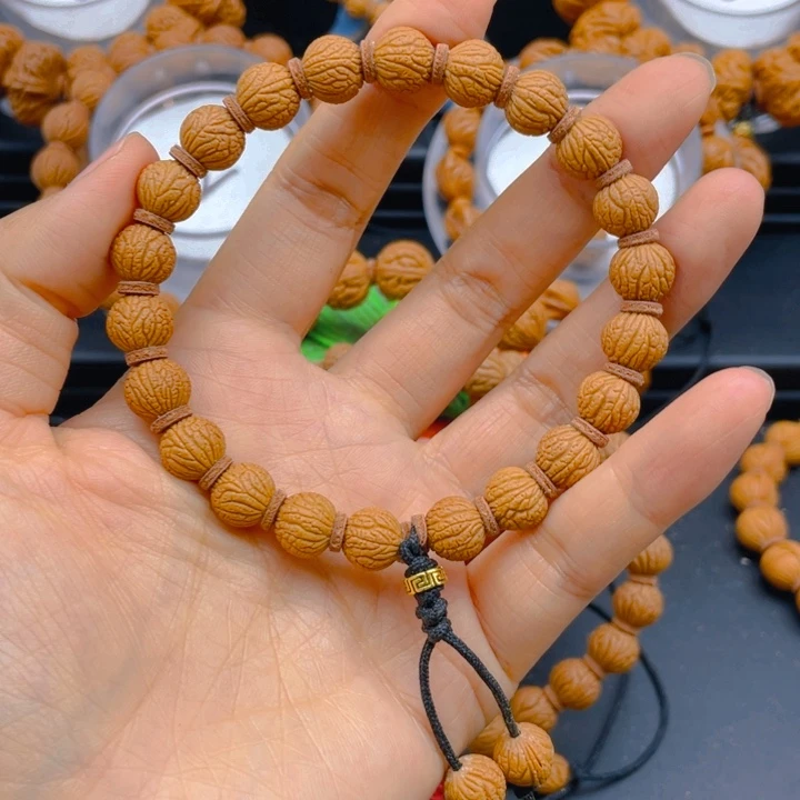 L***e桃核吊坠见见见见3