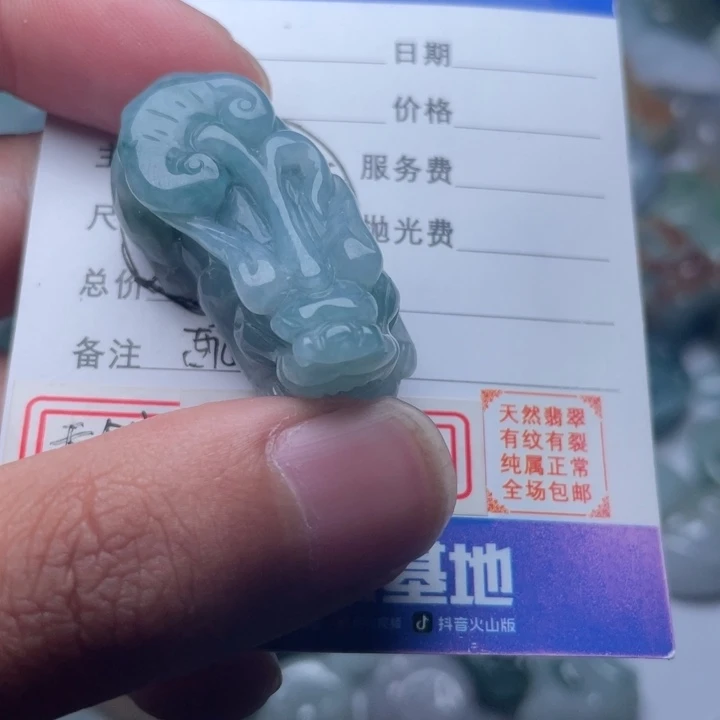 翡翠颈饰未镶嵌牧***^吊坠