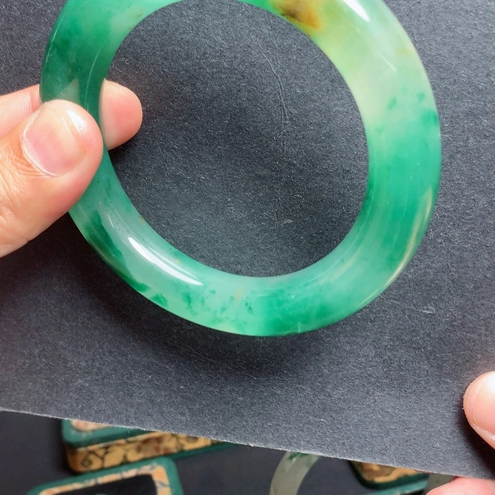 未镶嵌手镯石英质玉