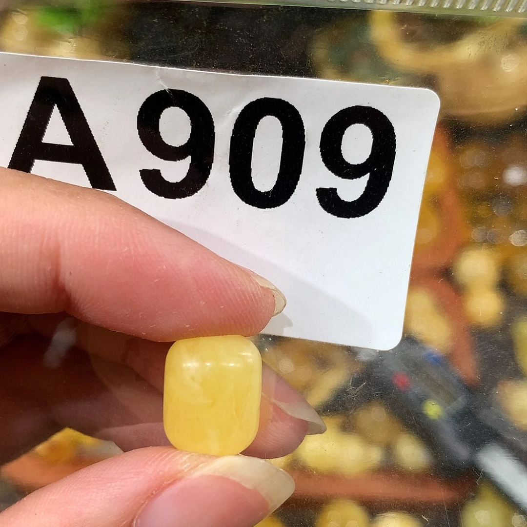 未镶嵌琥珀珠宝奇石