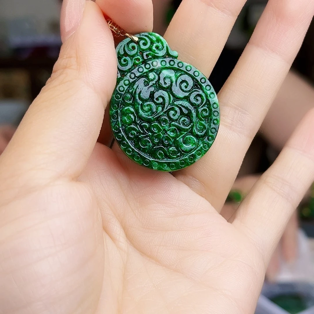 翡翠18K金镶嵌颈饰多样性